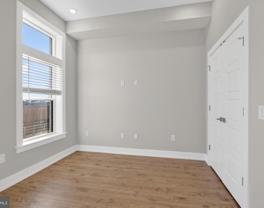 2034 N Front Street - Photo Thumbnail 12