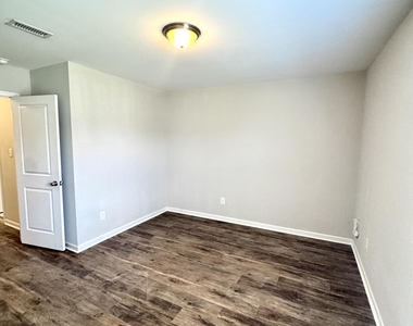 508 Excalibur Drive - Photo Thumbnail 31