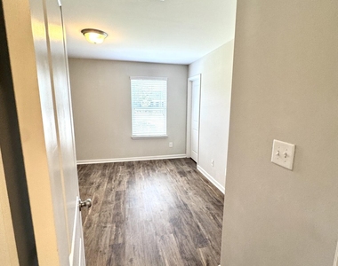 508 Excalibur Drive - Photo Thumbnail 28