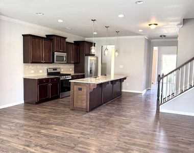 508 Excalibur Drive - Photo Thumbnail 7