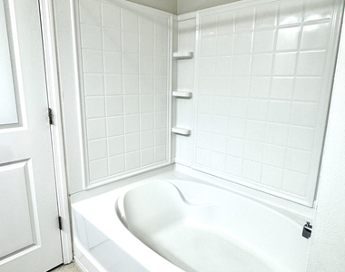 508 Excalibur Drive - Photo Thumbnail 15