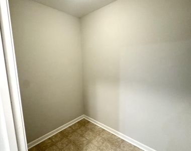508 Excalibur Drive - Photo Thumbnail 35