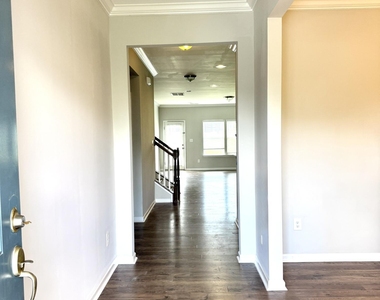 508 Excalibur Drive - Photo Thumbnail 2
