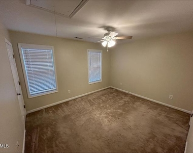 914 Savin Landing - Photo Thumbnail 11