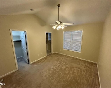 914 Savin Landing - Photo Thumbnail 7