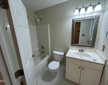 914 Savin Landing - Photo Thumbnail 9