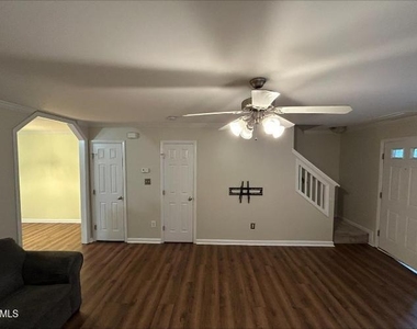 914 Savin Landing - Photo Thumbnail 4