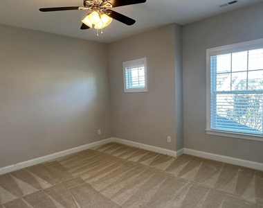 221 Hensley Oak Way - Photo Thumbnail 27
