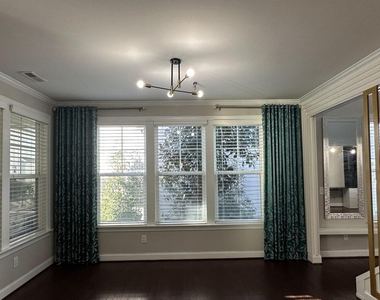 221 Hensley Oak Way - Photo Thumbnail 4