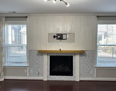 221 Hensley Oak Way - Photo Thumbnail 11