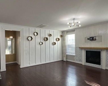221 Hensley Oak Way - Photo Thumbnail 13