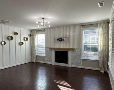221 Hensley Oak Way - Photo Thumbnail 12