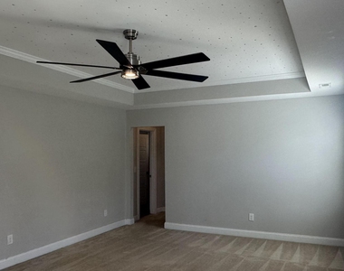 221 Hensley Oak Way - Photo Thumbnail 20