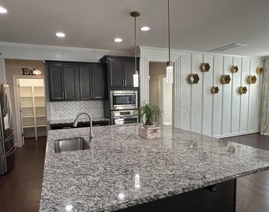 221 Hensley Oak Way - Photo Thumbnail 8