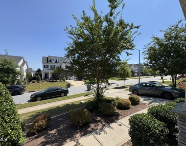 221 Hensley Oak Way - Photo Thumbnail 35