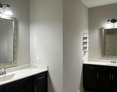 221 Hensley Oak Way - Photo Thumbnail 23