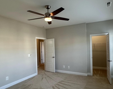 221 Hensley Oak Way - Photo Thumbnail 25