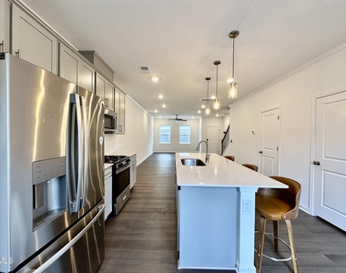 685 Mirkwood Avenue - Photo Thumbnail 10