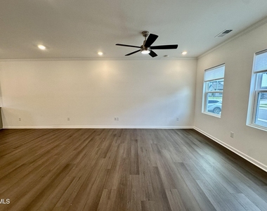 685 Mirkwood Avenue - Photo Thumbnail 3