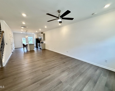 685 Mirkwood Avenue - Photo Thumbnail 4