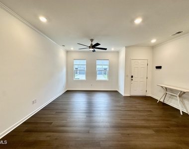 685 Mirkwood Avenue - Photo Thumbnail 5