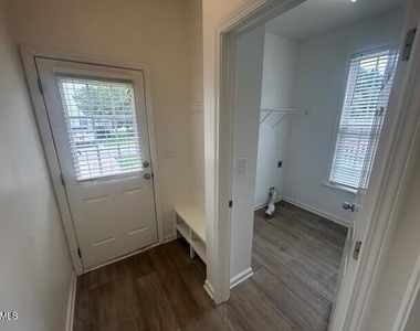 104 Tuscarora Lane - Photo Thumbnail 9