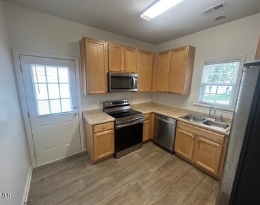 104 Tuscarora Lane - Photo Thumbnail 6