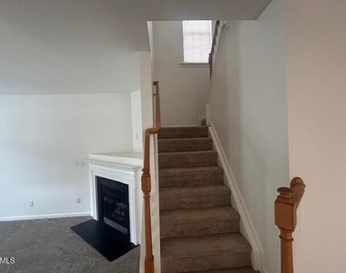 104 Tuscarora Lane - Photo Thumbnail 11