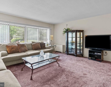 100 West Avenue - Photo Thumbnail 13