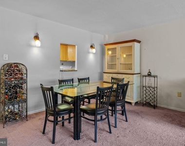 100 West Avenue - Photo Thumbnail 10