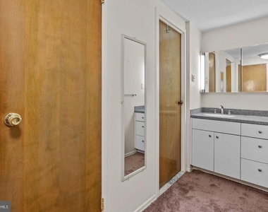 100 West Avenue - Photo Thumbnail 16
