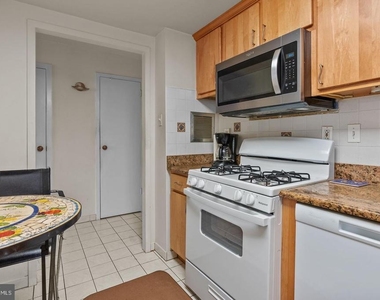 100 West Avenue - Photo Thumbnail 8