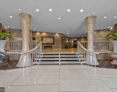 100 West Avenue - Photo Thumbnail 2