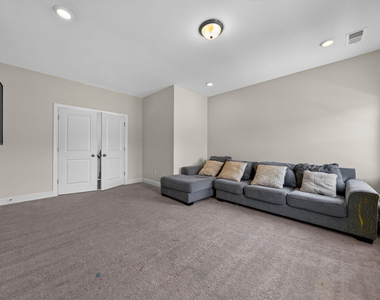 621 Bronco Circle - Photo Thumbnail 41