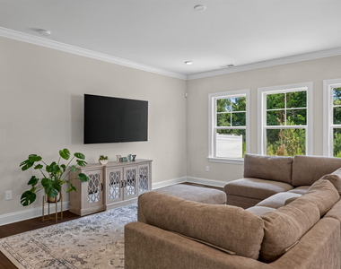 621 Bronco Circle - Photo Thumbnail 13