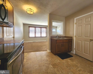 739 Stouffer Avenue - Photo Thumbnail 12