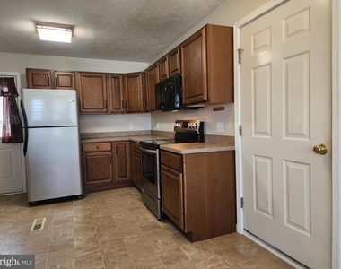 739 Stouffer Avenue - Photo Thumbnail 5