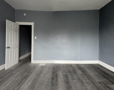 1110 Morton Avenue - Photo Thumbnail 8