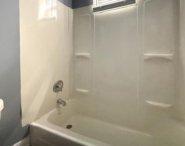 1110 Morton Avenue - Photo Thumbnail 13