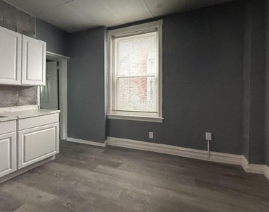 1110 Morton Avenue - Photo Thumbnail 2
