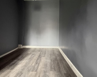1110 Morton Avenue - Photo Thumbnail 4