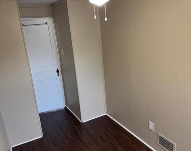 7823 Westview Avenue - Photo Thumbnail 13