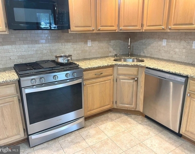 62 Gregory Lane - Photo Thumbnail 8