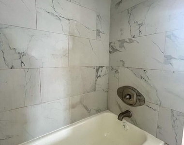262 Lafayette Avenue - Photo Thumbnail 4