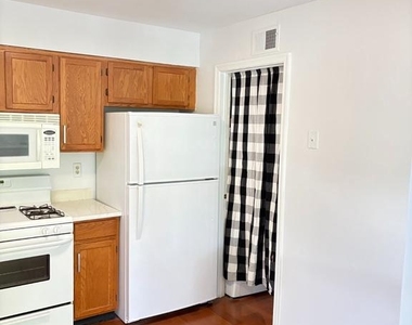 128 Andover Place - Photo Thumbnail 11