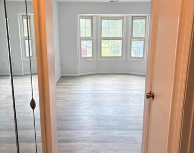 128 Andover Place - Photo Thumbnail 23