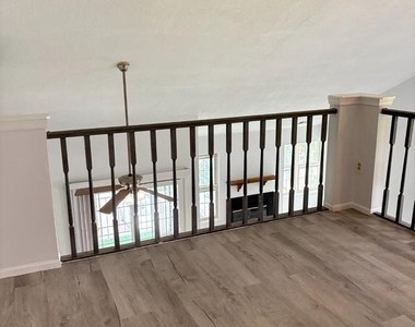 128 Andover Place - Photo Thumbnail 18