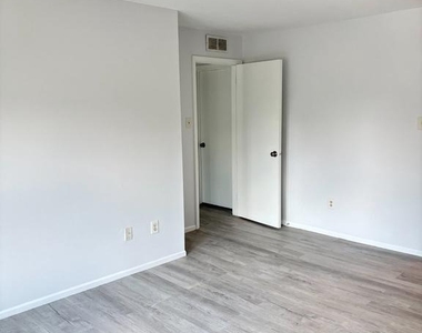 128 Andover Place - Photo Thumbnail 26