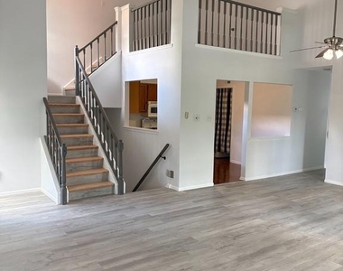 128 Andover Place - Photo Thumbnail 8