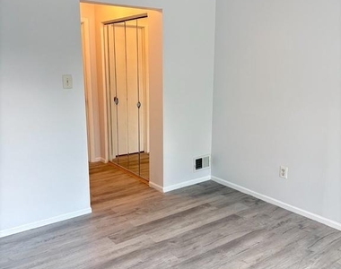 128 Andover Place - Photo Thumbnail 24